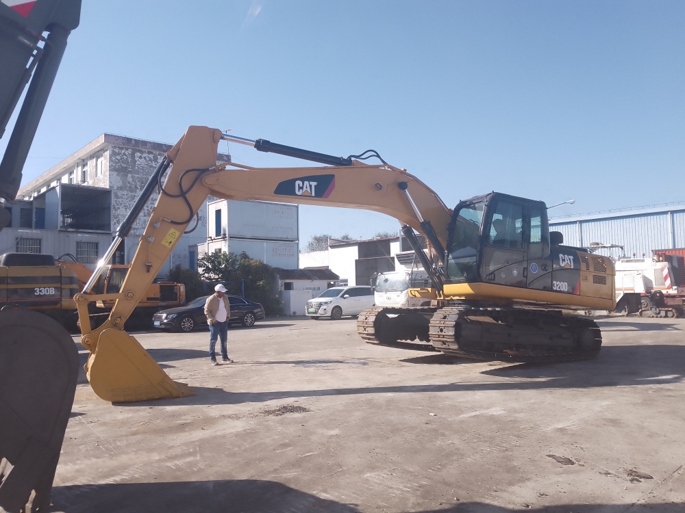 Realice un recorrido por el sitio de equipos usados con un equipo de clientes dominicano